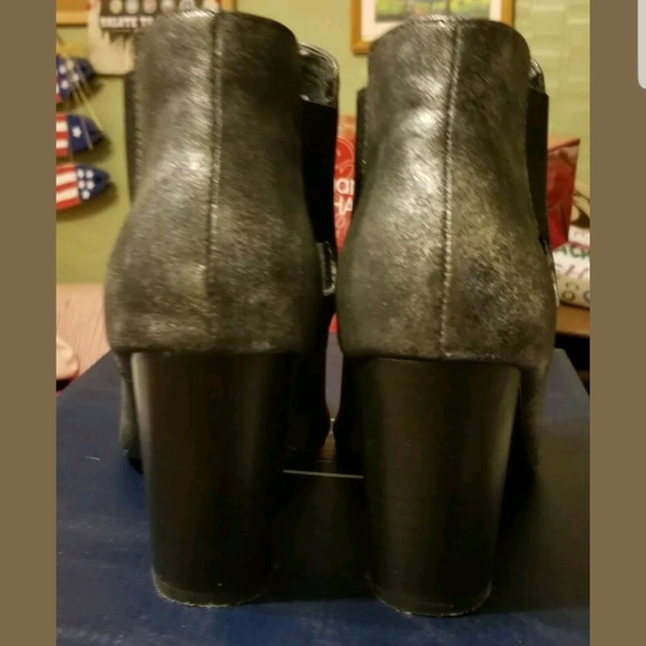 Shoes - Picture 4 of 8